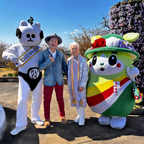 中京テレビキャラクターの『だいとくさん』、園芸系YouTuber『カーメン君』、『塚本こなみ理事長』と記念にパチリ!